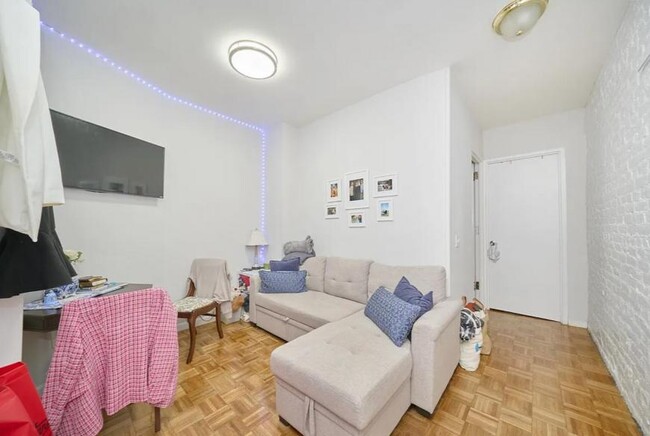 property at 335 W 43rd St