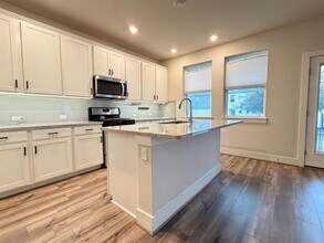 7417 Acela Trl in Austin, TX - Building Photo - Building Photo