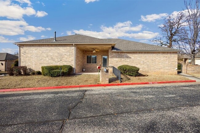 2124 Trailwood Rd in Edmond, OK - Building Photo - Building Photo