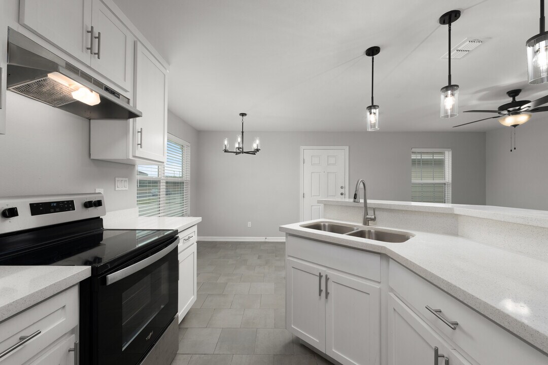2201 Multi National in Harlingen, TX - Building Photo