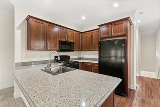 Chelsea Place in Bay Shore, NY - Foto de edificio - Building Photo