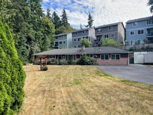 3533 NE 17th Pl in Renton, WA - Foto de edificio - Building Photo