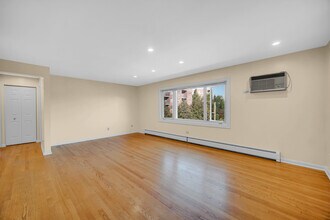 1211 Brown St in Des Plaines, IL - Building Photo - Building Photo