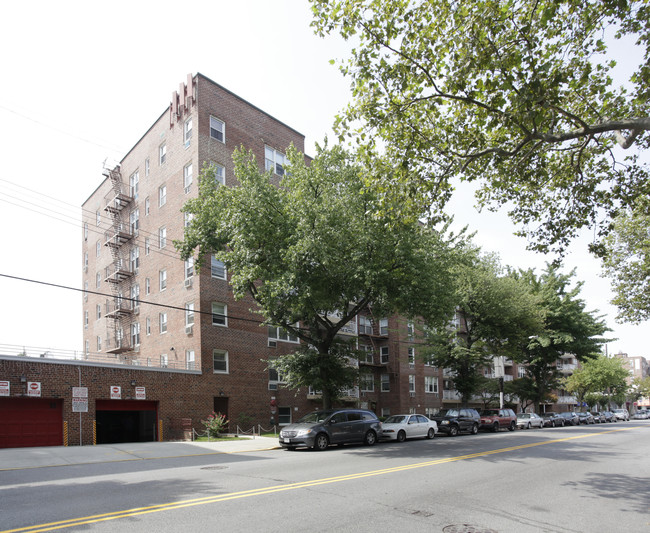 Lawrence Towers in Brooklyn, NY - Foto de edificio - Building Photo