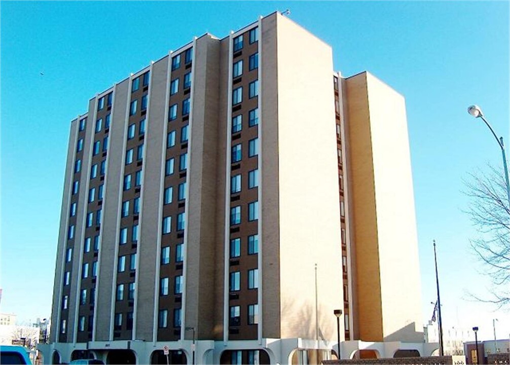 The Heritage in Davenport, IA - Building Photo