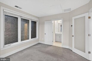 10425 Fernwood Rd in Bethesda, MD - Building Photo