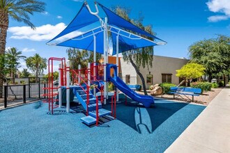 15164 N 140th Dr in Surprise, AZ - Foto de edificio - Building Photo