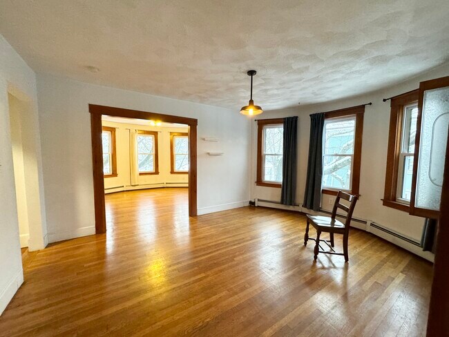 28 Willow St, Unit 2 in Cambridge, MA - Foto de edificio - Building Photo