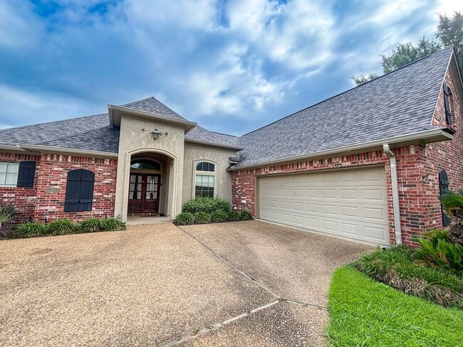property at 136 Captain H. M. Shreve Blvd