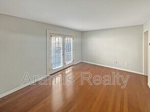 1355 Euclid Ave NE in Atlanta, GA - Foto de edificio - Building Photo