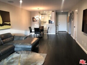 8300 Manitoba St in Los Angeles, CA - Building Photo - Building Photo