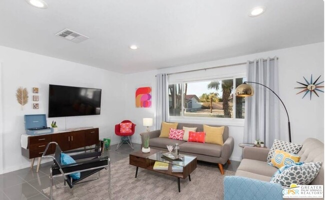 2241 E Finley Rd in Palm Springs, CA - Building Photo - Building Photo