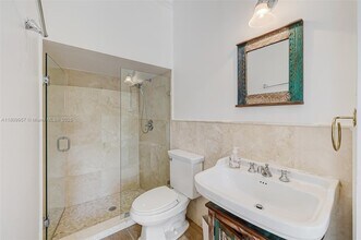 464 Fernwood Rd in Key Biscayne, FL - Building Photo - Building Photo