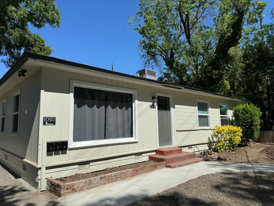 1048 Warner St in Chico, CA - Building Photo