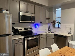 323 S 51st St in Philadelphia, PA - Building Photo - Building Photo
