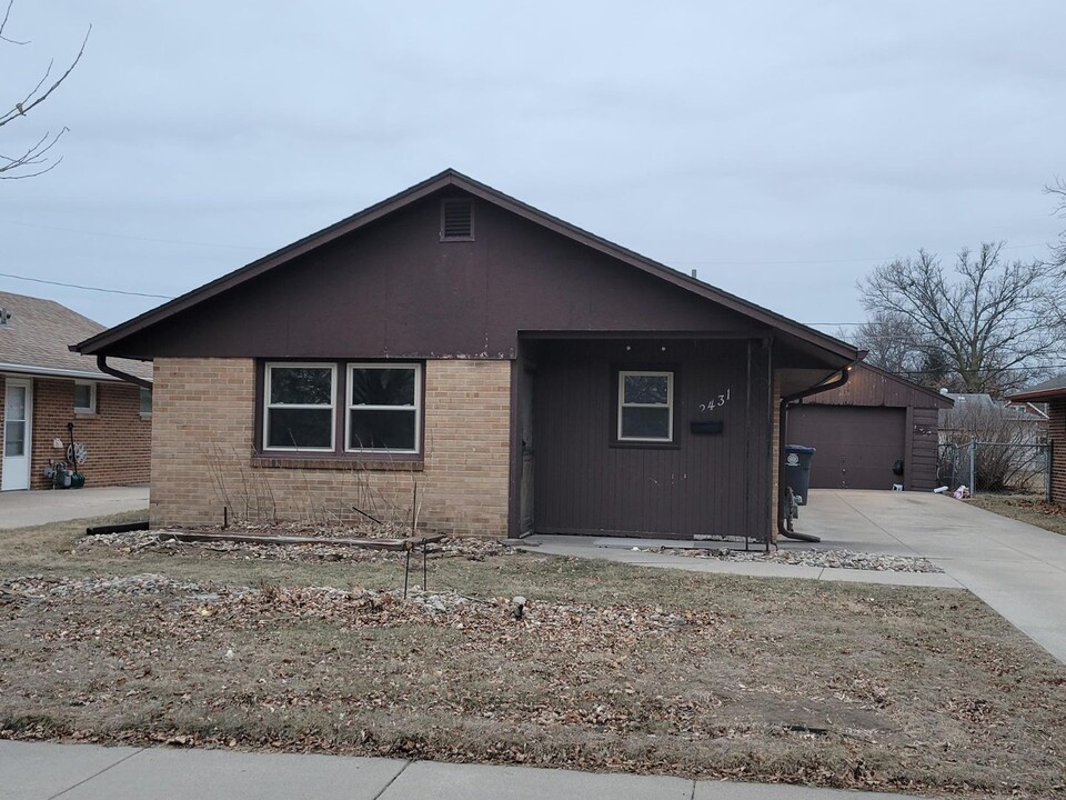 2431 Ave I in Council Bluffs, IA - Building Photo