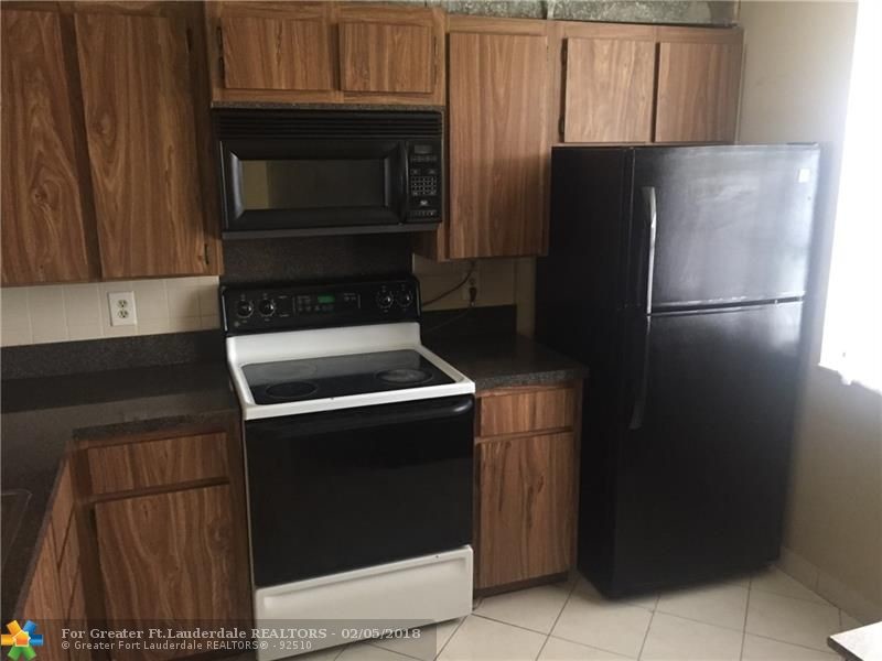 1705 Whitehall Dr-Unit -403 in Davie, FL - Building Photo