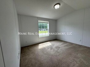 670 Benton Ave in Winslow, ME - Building Photo - Building Photo