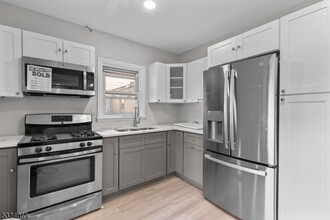 85 Franklin Ave in Oakland, NJ - Building Photo - Building Photo