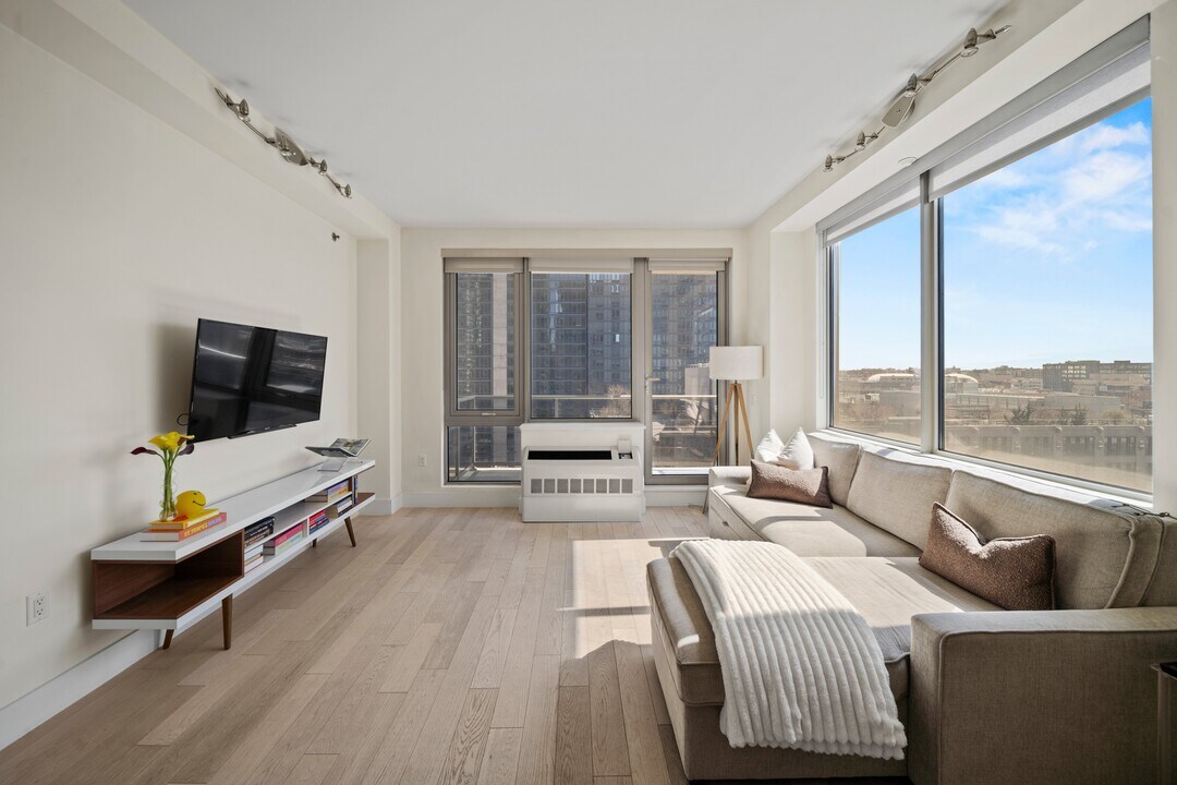 4415 Purves St, Unit 14C in Long Island City, NY - Foto de edificio