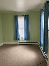 16 Church St, Unit 1 floor in Gloucester, MA - Foto de edificio - Building Photo