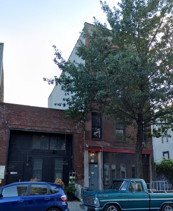 58-60 Grand St in Brooklyn, NY - Building Photo