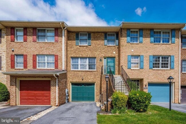 1323 Lindsay Ln