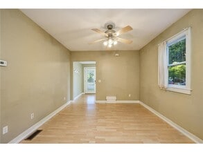 2327 Cole Ave SE in Minneapolis, MN - Foto de edificio - Building Photo