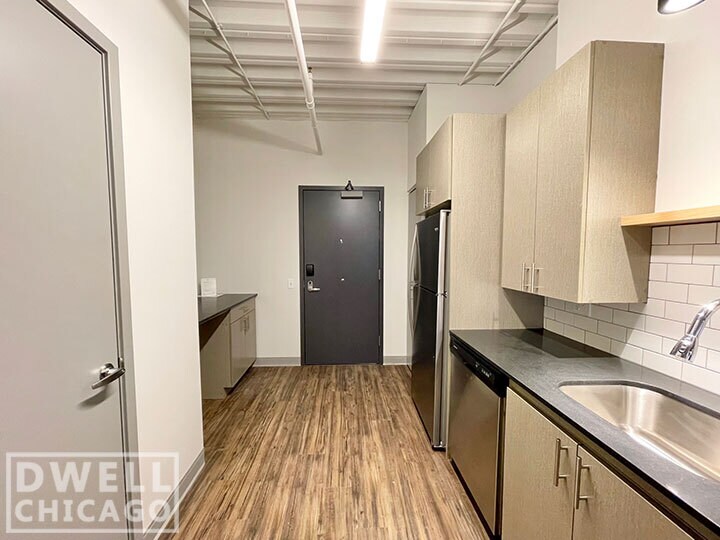 951 W Dakin St, Unit 205 in Chicago, IL - Building Photo