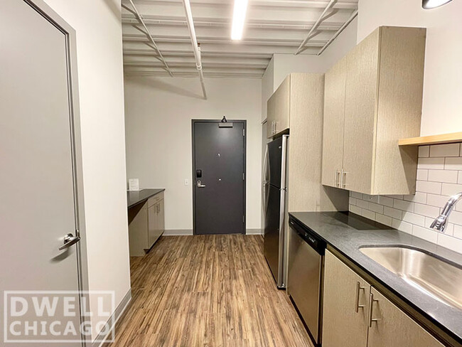 951 W Dakin St, Unit 205