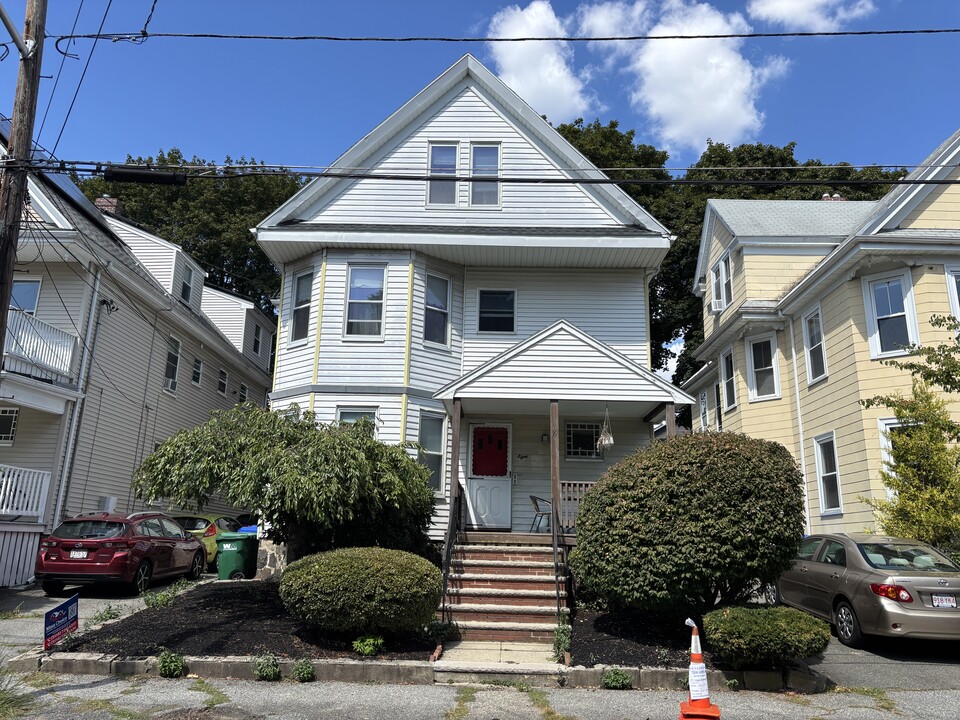 8 Usher Rd, Unit 1 in Medford, MA - Building Photo