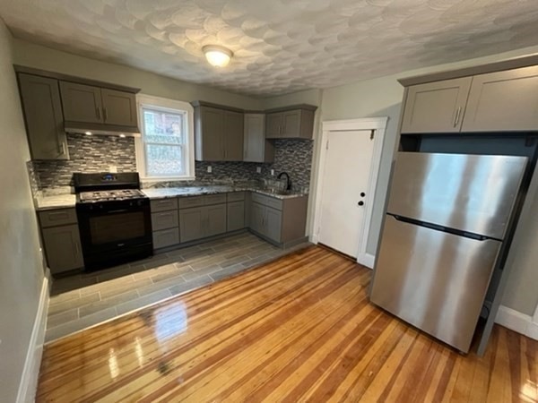 590 Walk Hill St, Unit 2 in Boston, MA - Building Photo