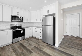 1362 Erker Cres NW in Edmonton, AB - Building Photo - Building Photo