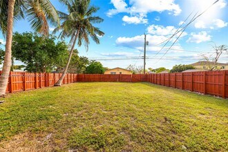 2210 Roosevelt St in Hollywood, FL - Building Photo - Building Photo