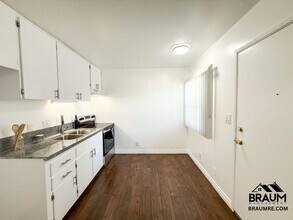 15634 Leadwell St-Unit -12 in Los Angeles, CA - Building Photo - Building Photo