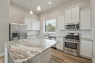 9016 Lonestar Creekbend Ln in Houston, TX - Building Photo - Building Photo