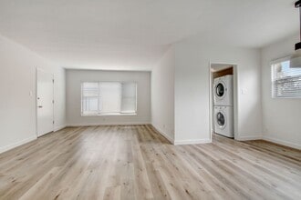 943 6th St in Santa Monica, CA - Building Photo - Building Photo