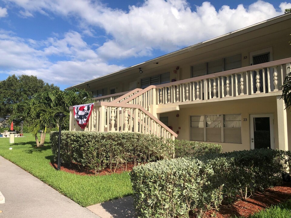 32 Ventnor Dr in Deerfield Beach, FL - Foto de edificio