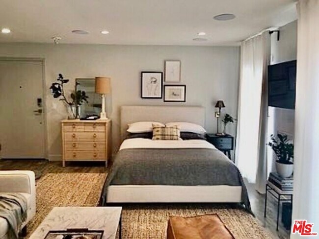15 Dudley Ave-Unit -7 in Los Angeles, CA - Building Photo - Building Photo