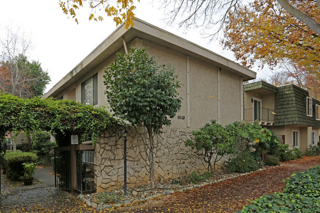 Capitol Court Apartments