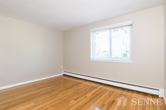2192 Massachusetts Ave, Unit 12 in Cambridge, MA - Foto de edificio - Building Photo