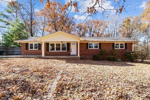 205 Gum Branch Rd in Burns, TN - Building Photo