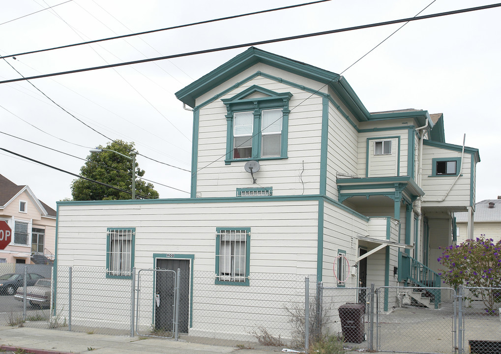 900-904 E 17th St in Oakland, CA - Building Photo