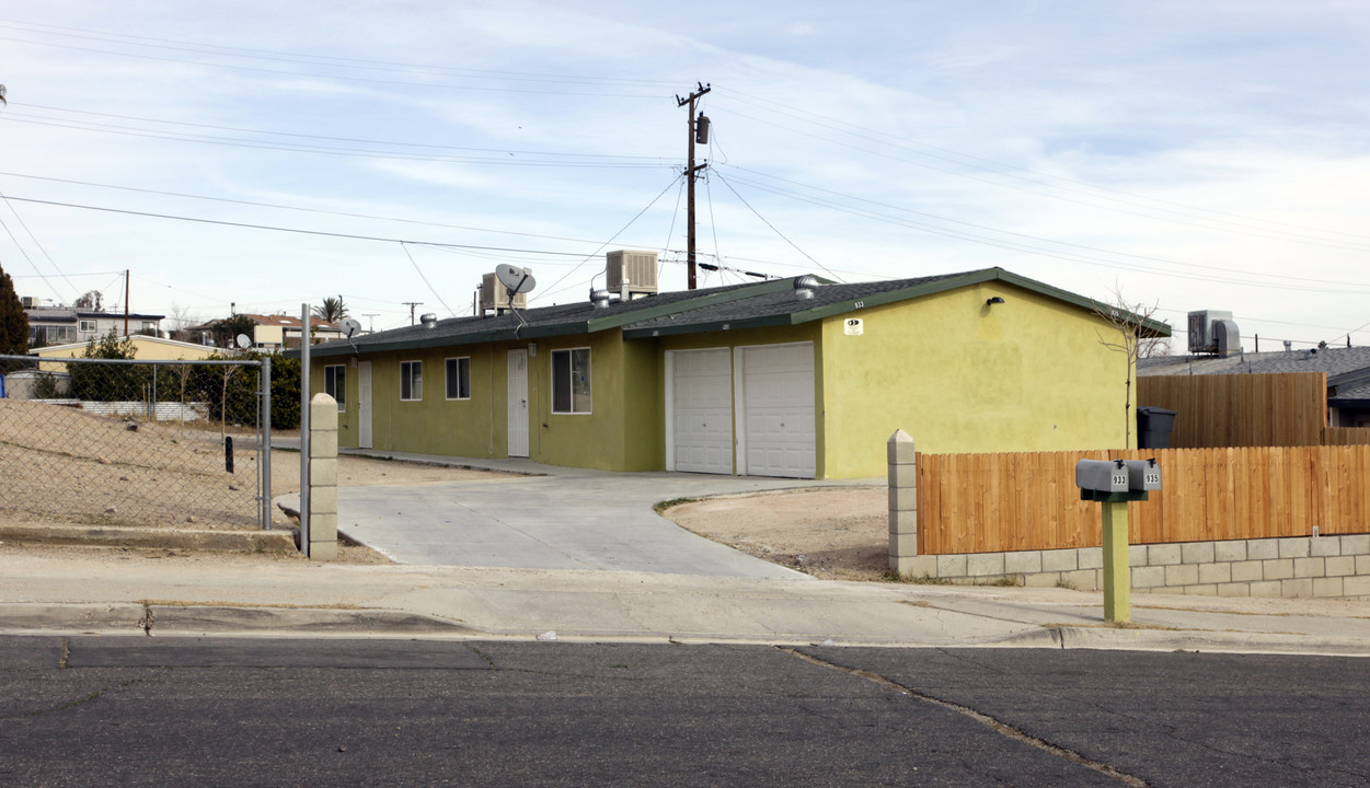 933-935 Carson St in Barstow, CA - Building Photo