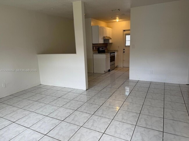 728 SW 7th St, Unit 1-2 in Hallandale Beach, FL - Building Photo - Building Photo