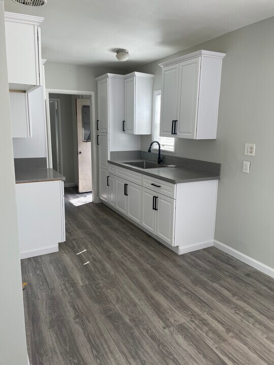 6131 E Olympic Blvd in Los Angeles, CA - Building Photo