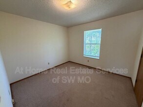 1189 W Hall St in Ozark, MO - Building Photo - Building Photo