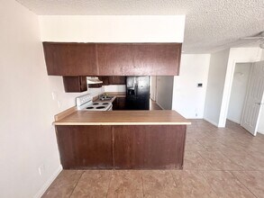 6979 Issac Ave in Las Vegas, NV - Building Photo - Building Photo