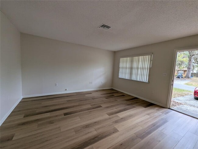 20032 Suncrest Dr in Brooksville, FL - Building Photo - Building Photo