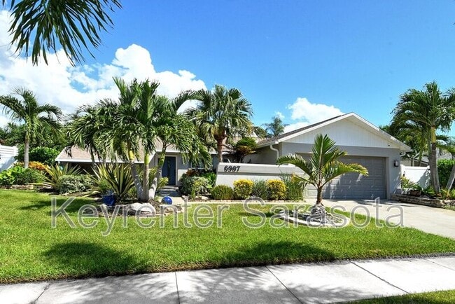 6907 Easton Ct in Sarasota, FL - Building Photo - Building Photo